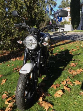 Yamaha XSR 125 Blanca y Roja