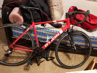 Bicicleta de carretera Btwin Roja