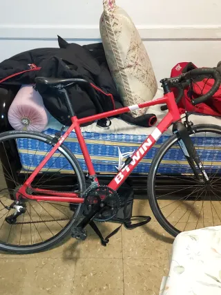 Bicicleta de carretera Btwin Roja