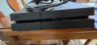 PS4 (FAT ) 1TB Negra + 3 Juegos  cables y un mando