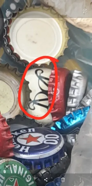 Collezione di etichette di acqua, bibite e birra