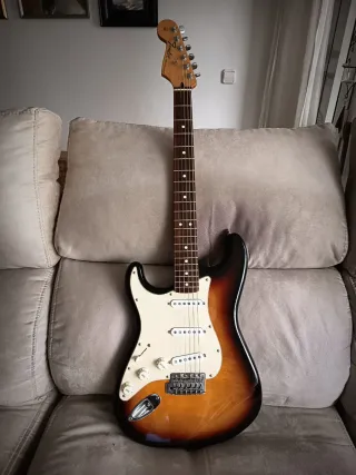Fender Stratocaster Zurda MIM Sunburst