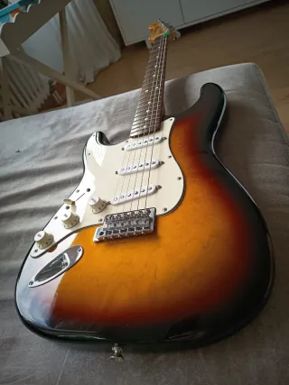 Fender Stratocaster Zurda MIM Sunburst