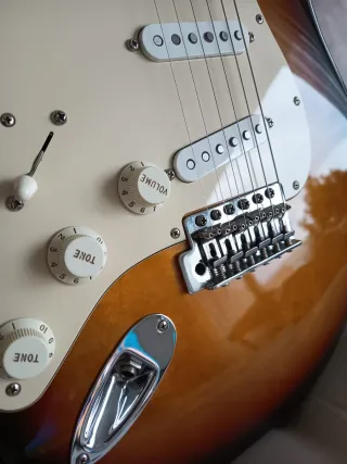 Fender Stratocaster Zurda MIM Sunburst