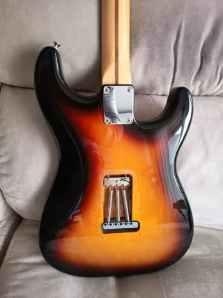 Fender Stratocaster Zurda MIM Sunburst