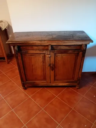 Aparador antiguo de madera