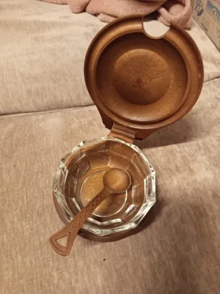 Zuccheriera antica in vetro e legno