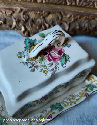 Tazza in porcellana decorata