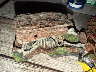 Decorazioni per acquario con scheletro e piante