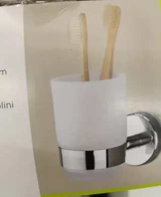 Accessori da bagno argentati