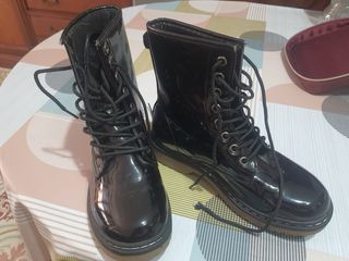 Botines charol negros