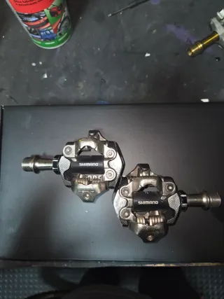 Pedales Shimano XT. Sin holguras perfectos.