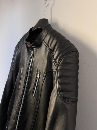 Chaqueta de cuero negra