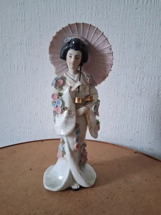 Statua Geisha con Ombrello