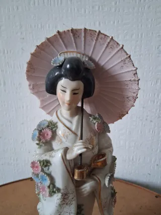Statua Geisha con Ombrello