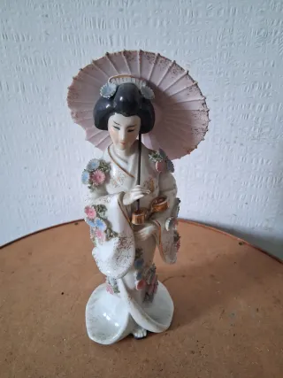 Statua Geisha con Ombrello