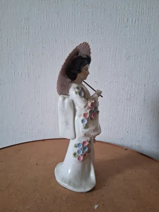 Statua Geisha con Ombrello