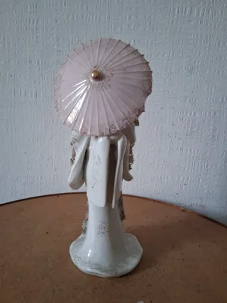 Statua Geisha con Ombrello