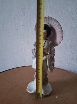 Statua Geisha con Ombrello