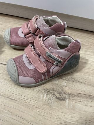 Zapatos niña Biomecanic rosa