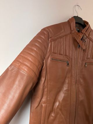 Chaqueta de cuero marrón