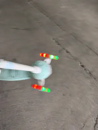 3 Monopattini e 1 Skateboard + casco