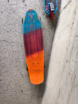 3 Monopattini e 1 Skateboard + casco