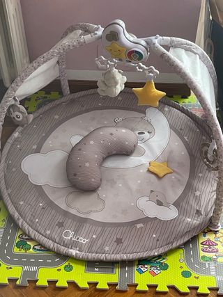 Tappetino gioco Chicco con archi e peluche