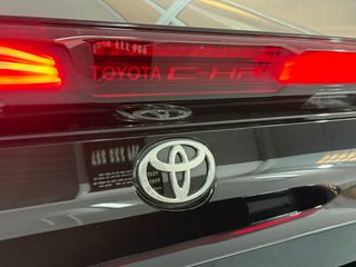 TOYOTA CHR Business Plugin Hybrid 220