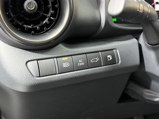 TOYOTA CHR Business Plugin Hybrid 220