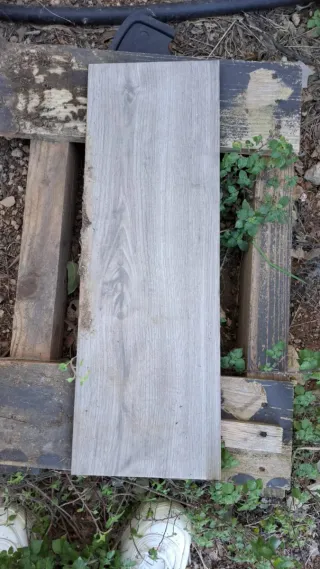 Dos palets de baldosas ceramicas