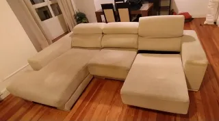 Sofá chaise longue de tela beige