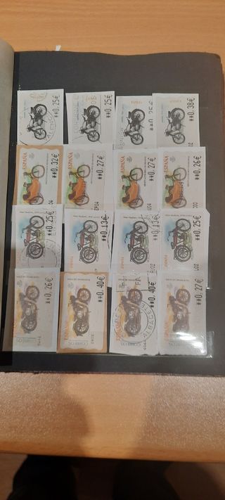 Álbum y Bolsa de Etiquetas Postales