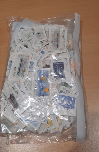 Álbum y Bolsa de Etiquetas Postales