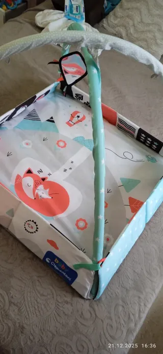 Alfombra de actividades para bebé