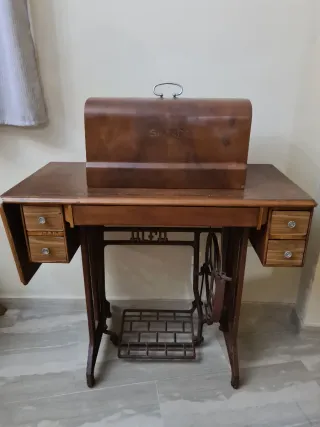 Máquina de coser Sigma con mueble