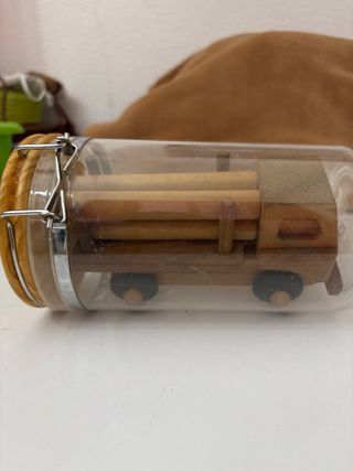 Camión de madera antiguo de juguete