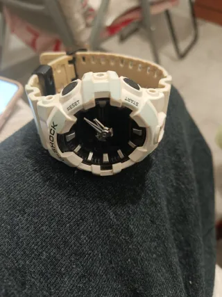 Reloj G-Shock Casio WR20BAR Blanco