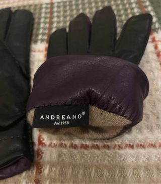 Guantes de Piel Negro y Morado