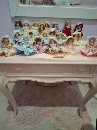 Muñeca antigua de porcelana vestido rojo