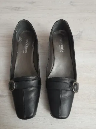 Zapatos Modabella anchos y cómodos. Tacón cuña