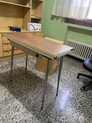 Mesa de escritorio madera y metal