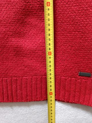 Jersey de punto rojo con cuello alto