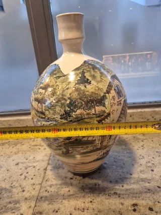 Jarro de cerámica pintado a mano