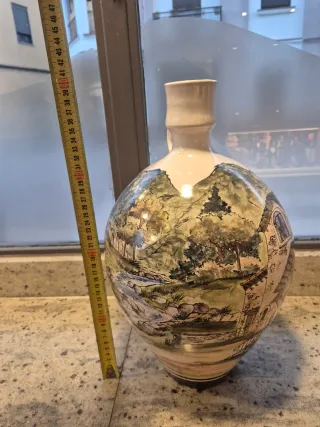 Jarro de cerámica pintado a mano