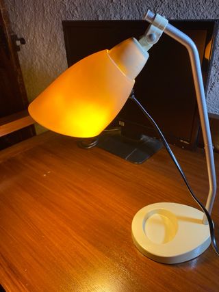 Lámpara de escritorio juvenil beige