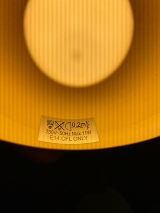 Lámpara de escritorio juvenil beige