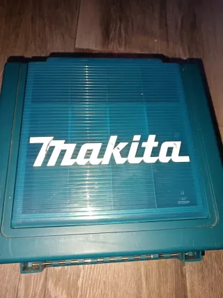 Taladro Makita HP1631 con maletín