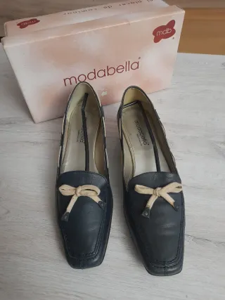 Zapatos Modabella azul marino lazo