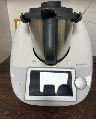 Thermomix TM6 con accesorios y bol extra